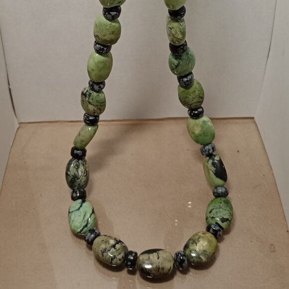 Jade Stone Beaded Necklace - Picture 1 of 5